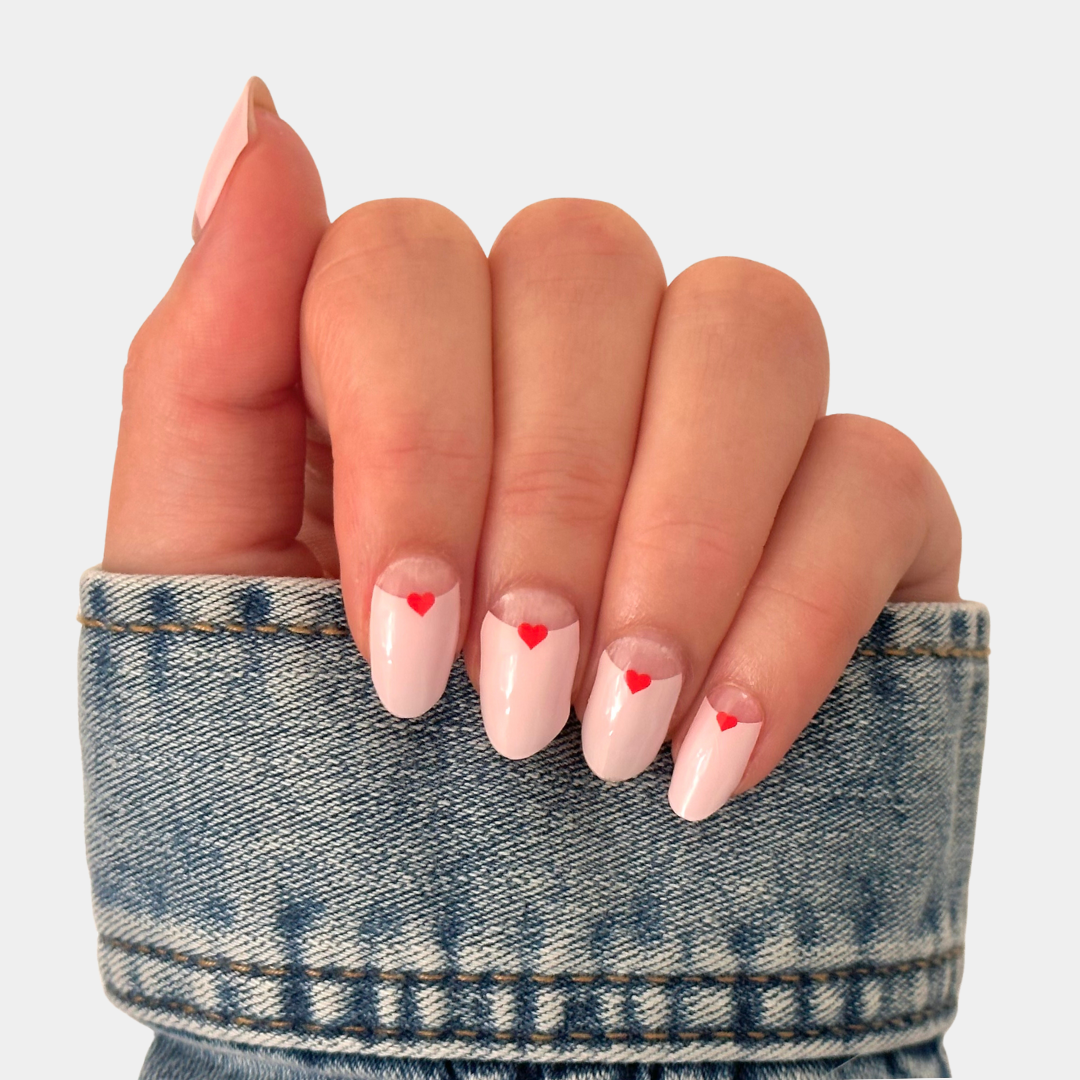 gellakstickers met een zacht roze design en een transparant deel met een klein rood hartje