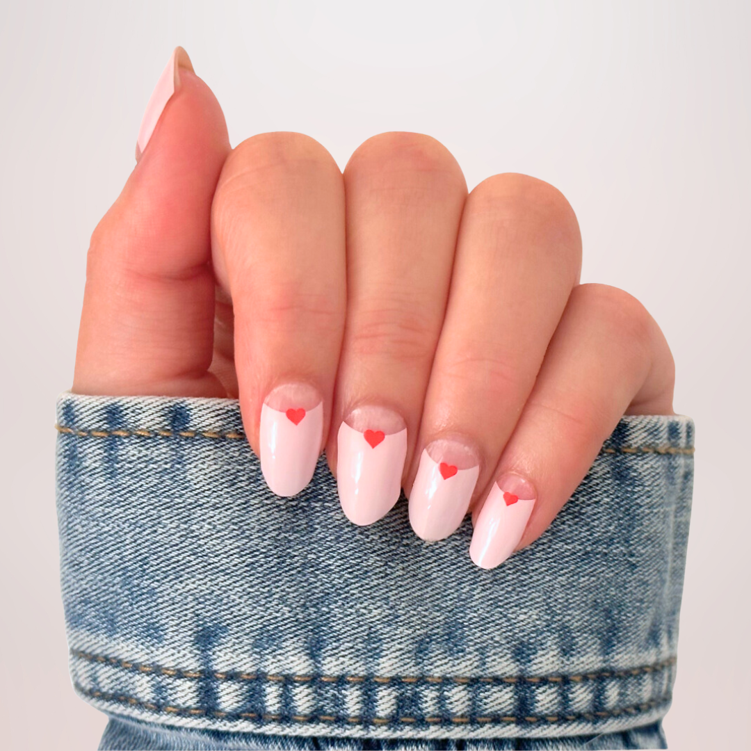 gellakstickers met een zacht roze design en een transparant deel met een klein rood hartje
