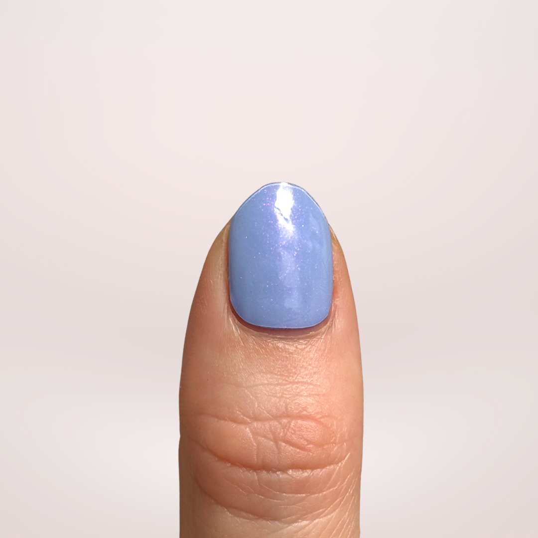 Effen periwinkle (blauw - lavendel kleurige) gellaksticker met hele subtiele glitter