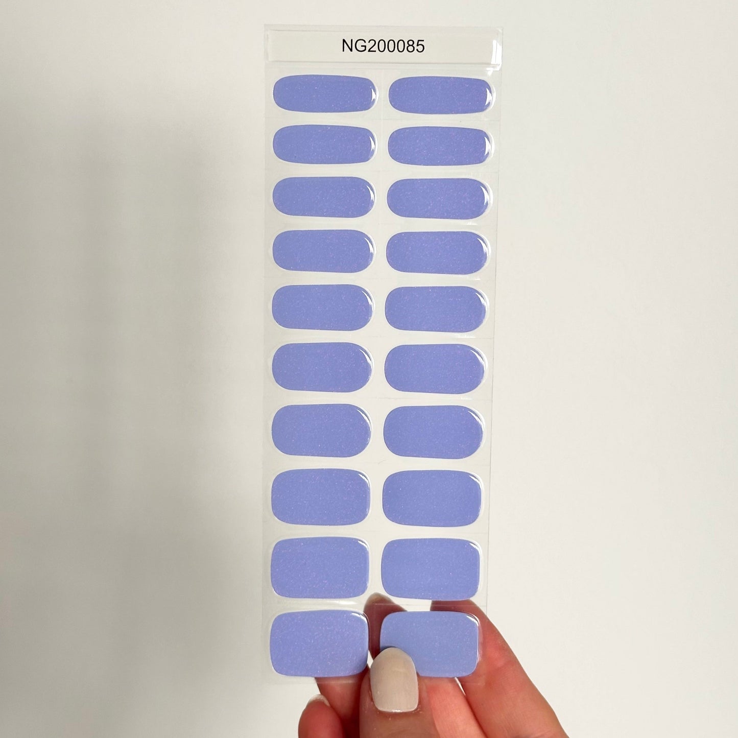 Effen periwinkle (blauw - lavendel kleurige) gellaksticker met hele subtiele glitter