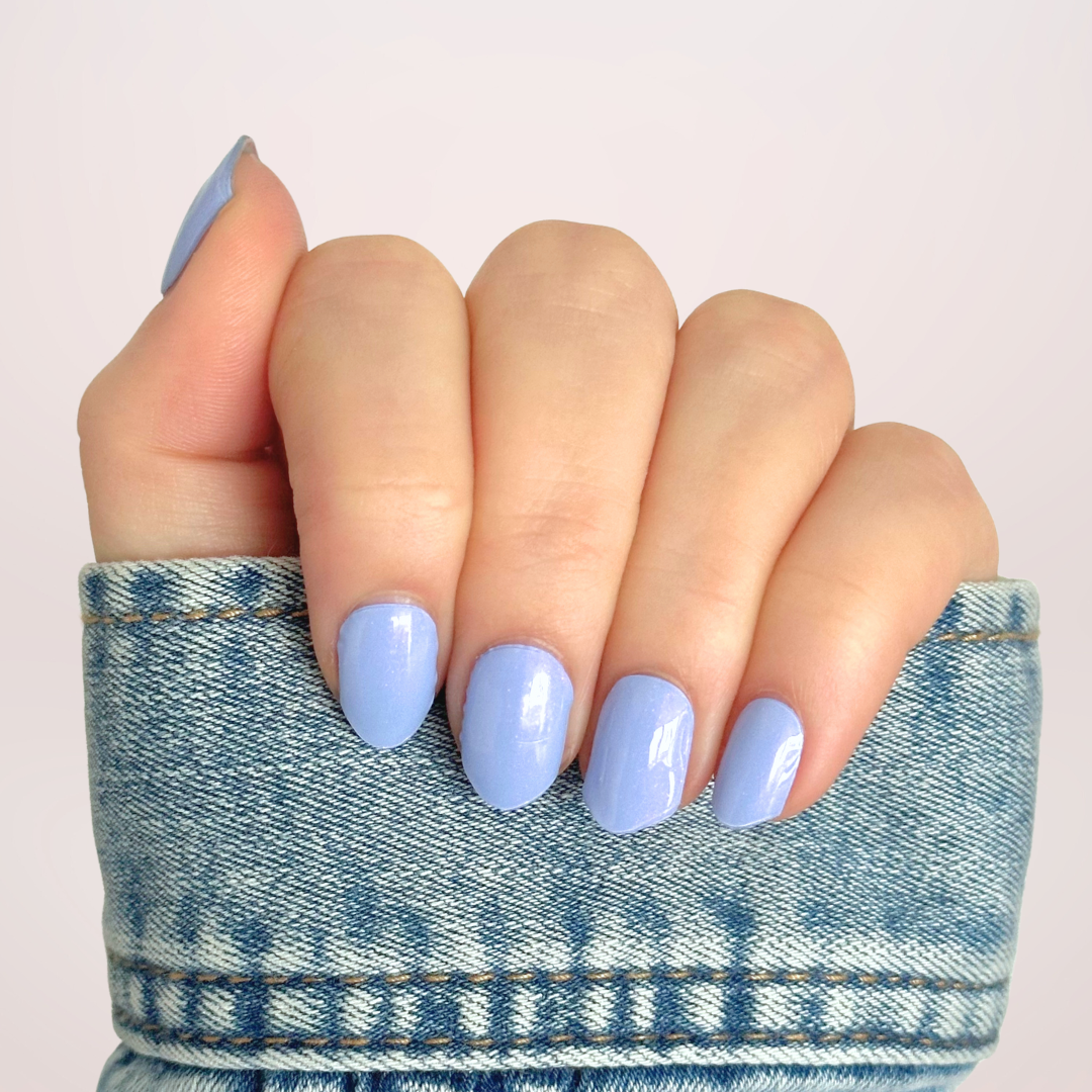 Effen periwinkle (blauw - lavendel kleurige) gellaksticker met hele subtiele glitter