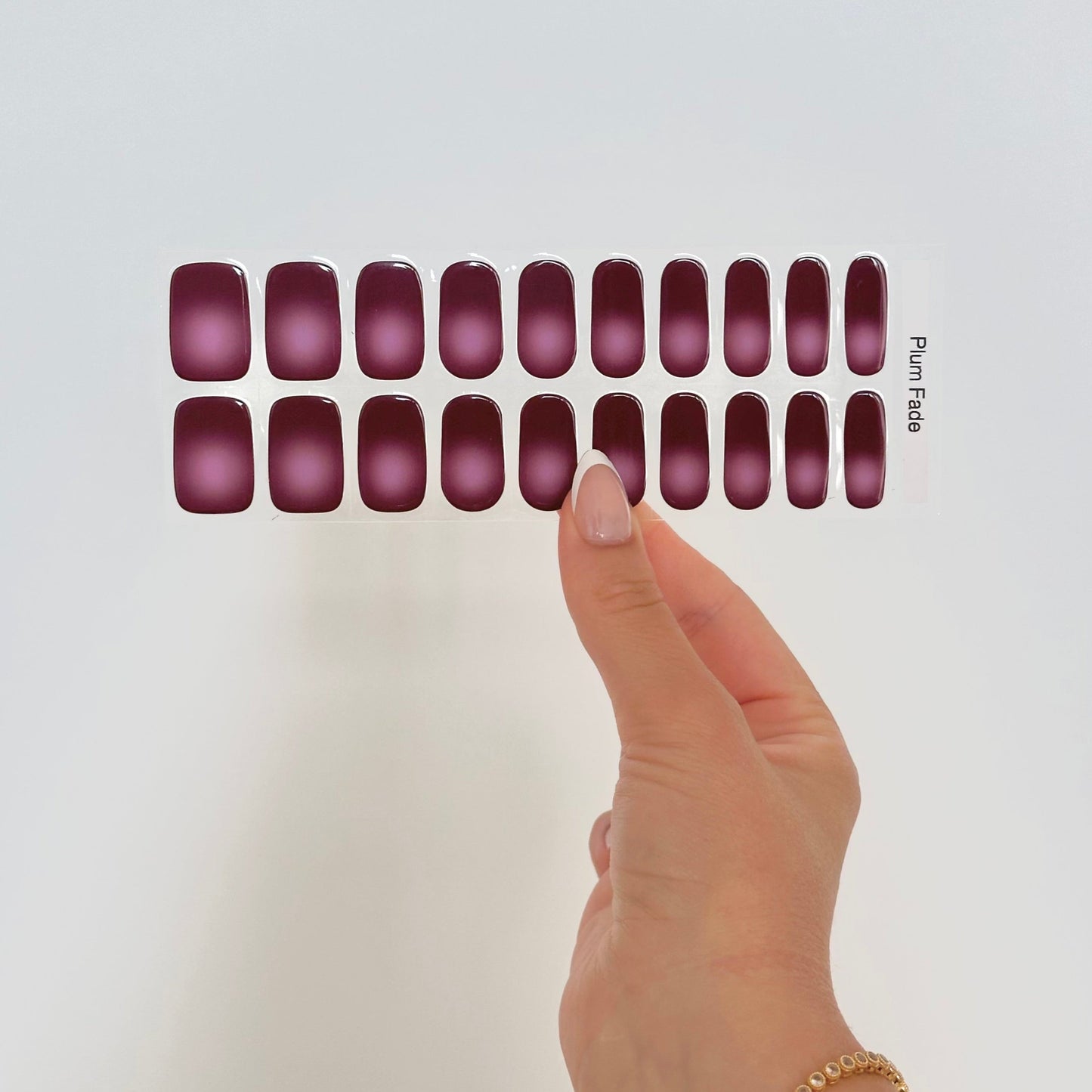 Aura-stijl gellakstickers in diep donkerpaars aubergine kleur met een lichtere aura