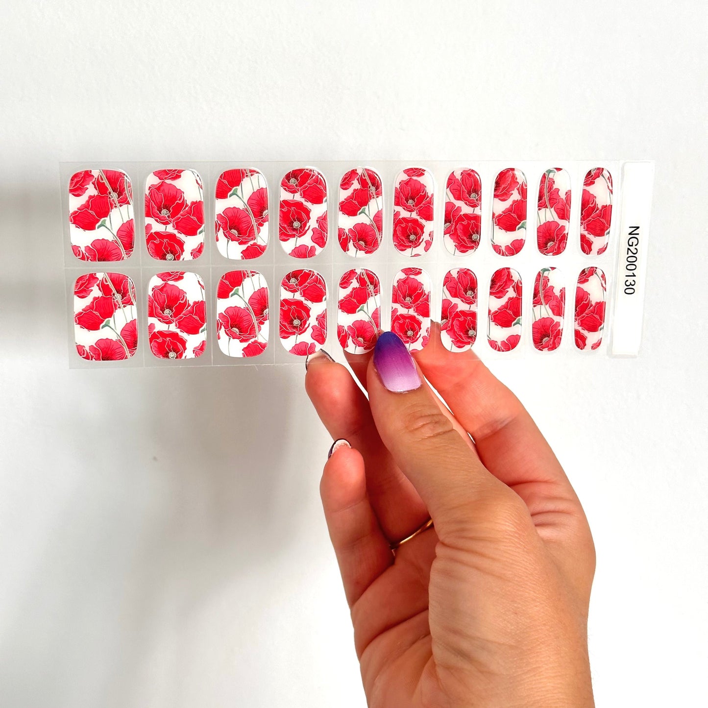 gellakstickers met grote rode rozen met in het midden van de roos een subtiele zilveren glitter detail