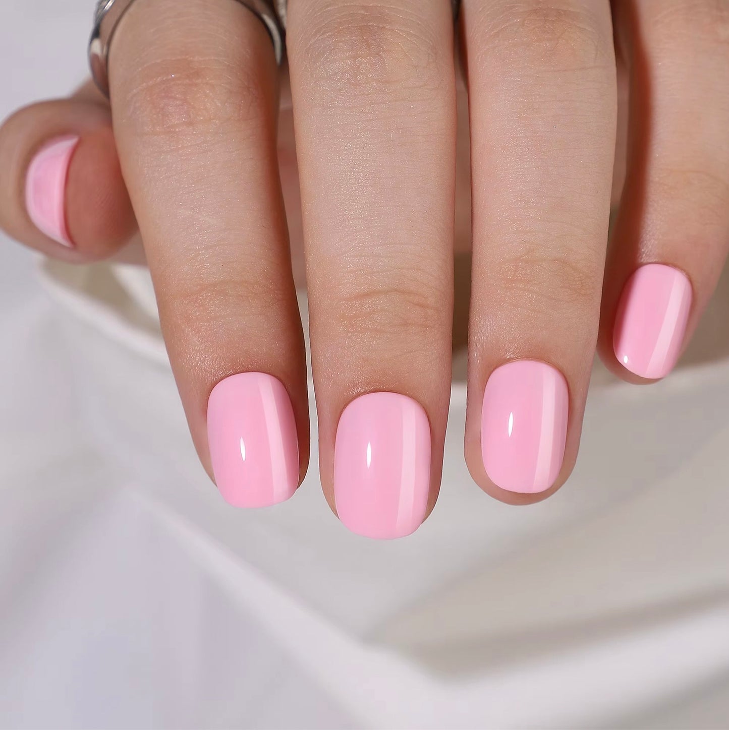 Ovale press on nagels in een licht roze zoete kleur van BIMA Nails