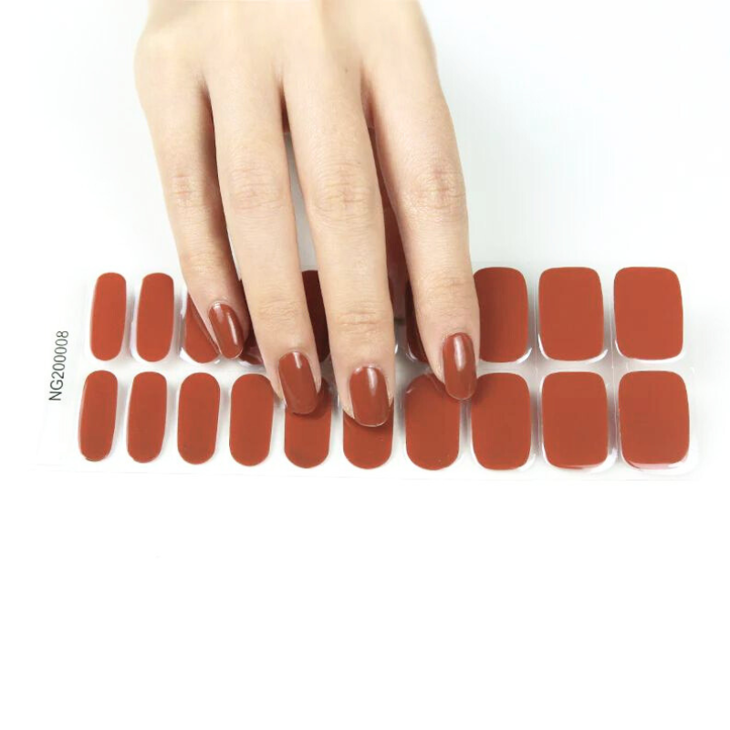 Effen roestbruinige gellakstickers, ideaal voor een herfstige manicure die het hele jaar door gedragen kan worden