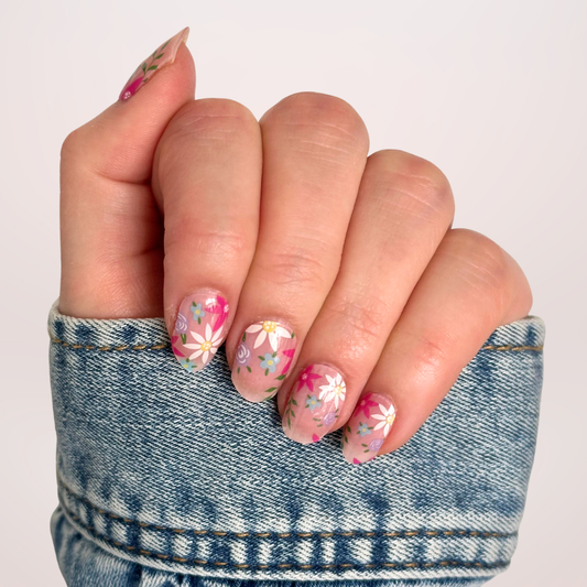 gel nagelstickers met semi-transparante basis en kleurrijke bloemen perfect voor de lente en zomer