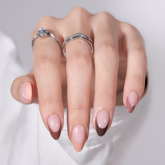 French manicure press-on nagels met bruine gevarieerde tips voor een leuke twist