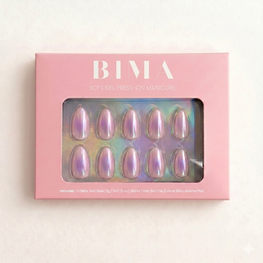 Almond press-on nagels met een lila paarse aura design in de verpakking