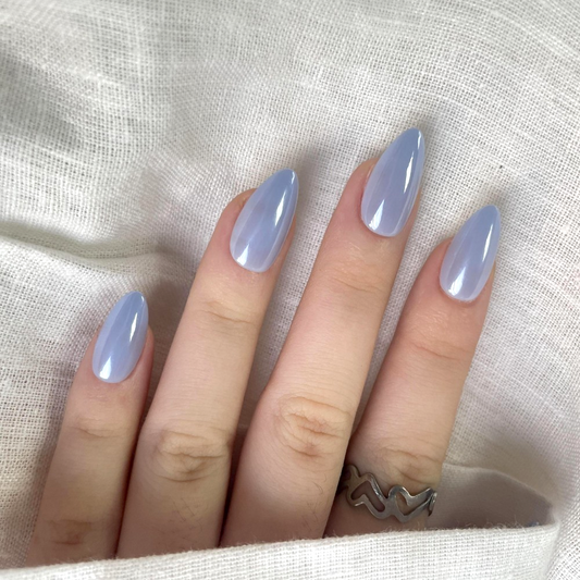 Blauwe glazed almond plaknagels van BIMA Nails