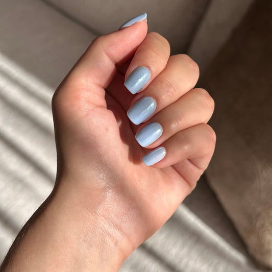 Baby blauwe press on nagels. Short Square BIMA Nails