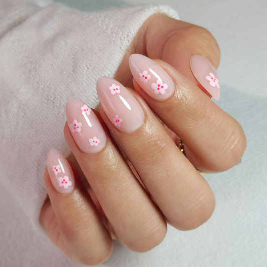 licht roze basis met subtiele licht roze bloemen nail art bloemetjes op de press-on nagel - almond vorm