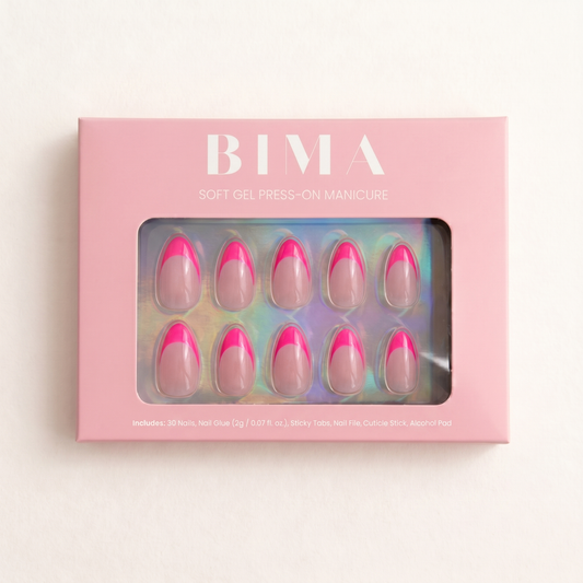 French manicure plaknagels met knal neon roze tips. De press-ons zie je in de verpakking, totaal 30 nagels