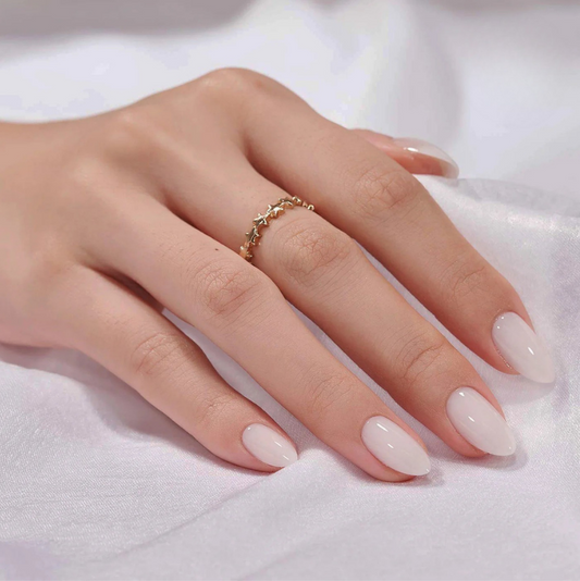 Melkachtige press-on nagels in ovale vorm – Milky Way