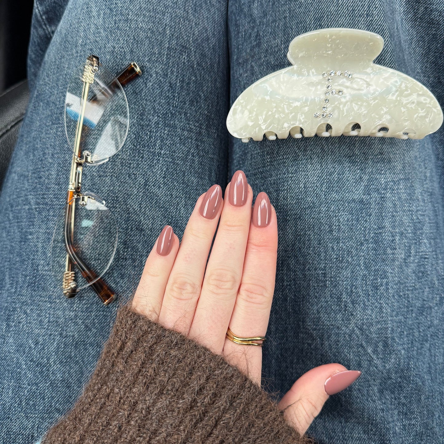 Een prachtig warme mauve - bruinige kleur in een almond vorm. 