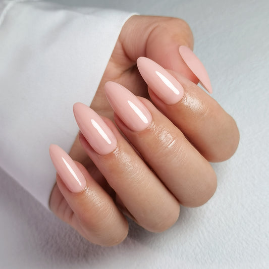 Lange press-on nagels in een prachtige nude kleur van BIMA Nails