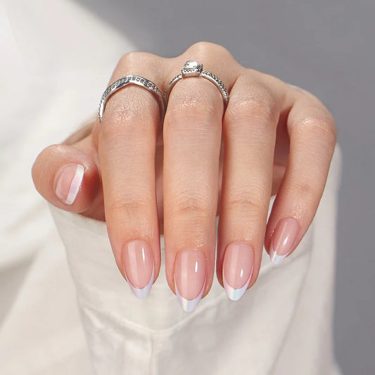 Press-on french manicure met parelmoer finish van BIMA Nails