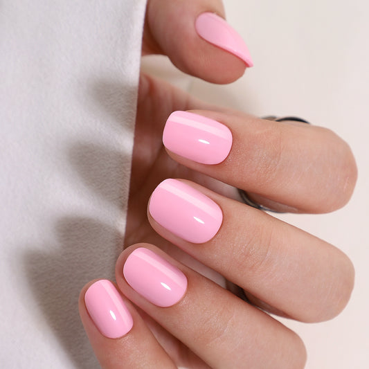Ovale press on nagels in een mooie roze kleur met een beetje zoetigheid 