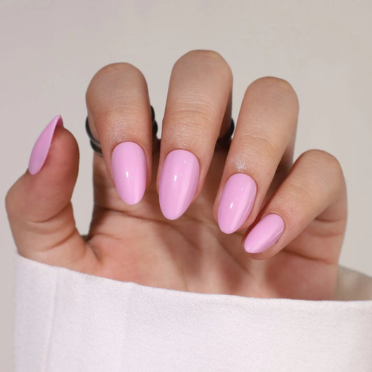 Licht roze press on nagels van BIMA Nails genaamd Pink Lady in een mooie almond vorm van BIMA Nails