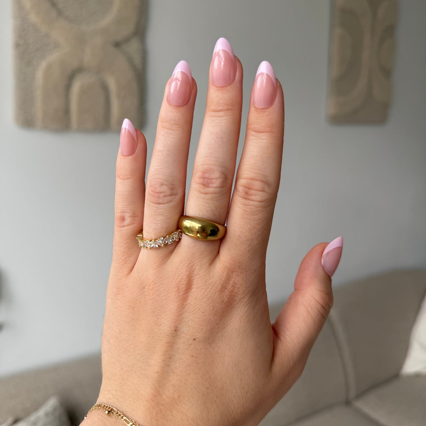 roze french manicure press-on nagels in almond vorm