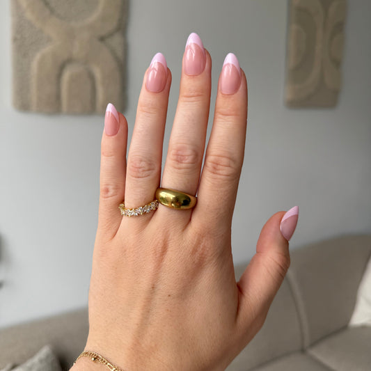 roze french manicure press-on nagels in almond vorm