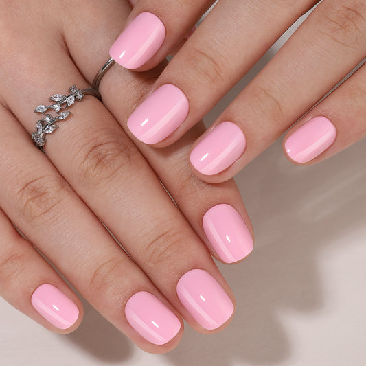 Een mooie roze press-on nagel in ovale vorm van BIMA Nails