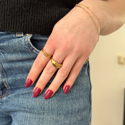 almond press-on nagels in een prachtige klassieke rode kleur. 