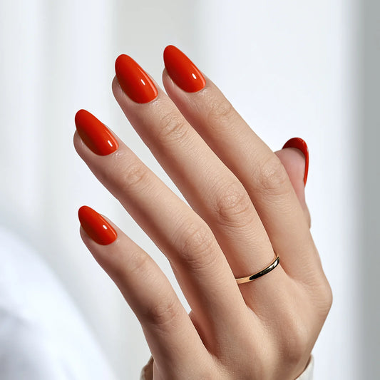 zomerse rode plaknagels in ovale vorm van BIMA Nails