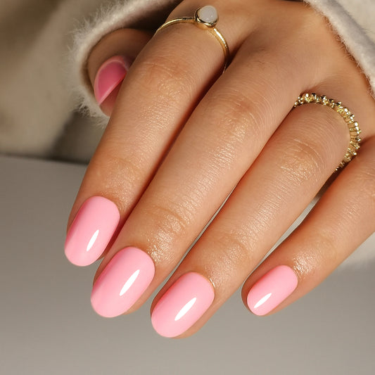 Ovale press on nagels in een mooie roze kleur met een beetje zoetigheid 